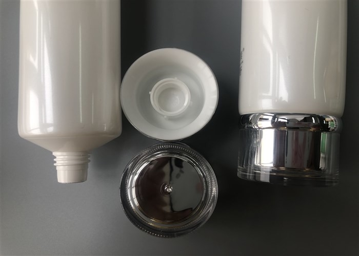 Silver Hot Stamping Cream Tube Packaging / 5 Layer Plastic Tube Bottles Foil Seal
